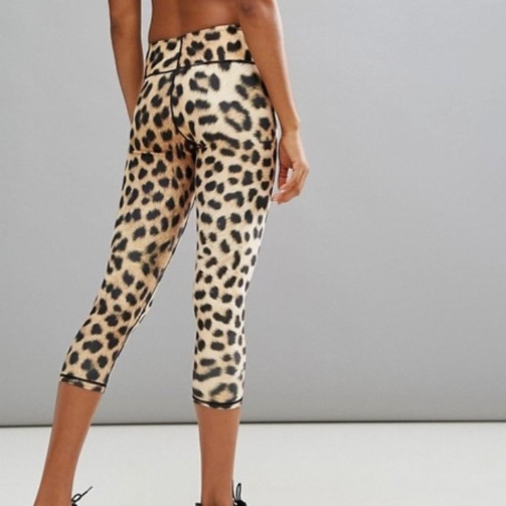 NWT POP Active Leopard Dream Capri Leggings